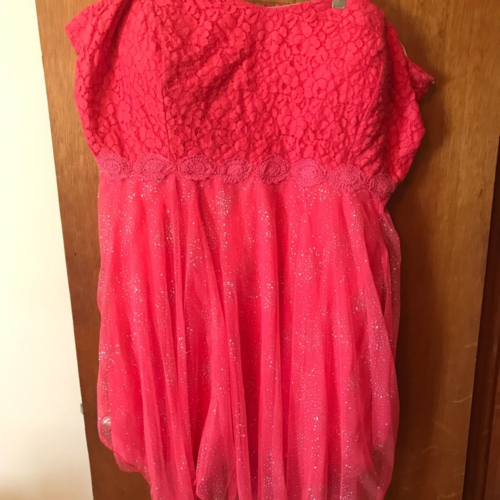 Women’s strapless dress